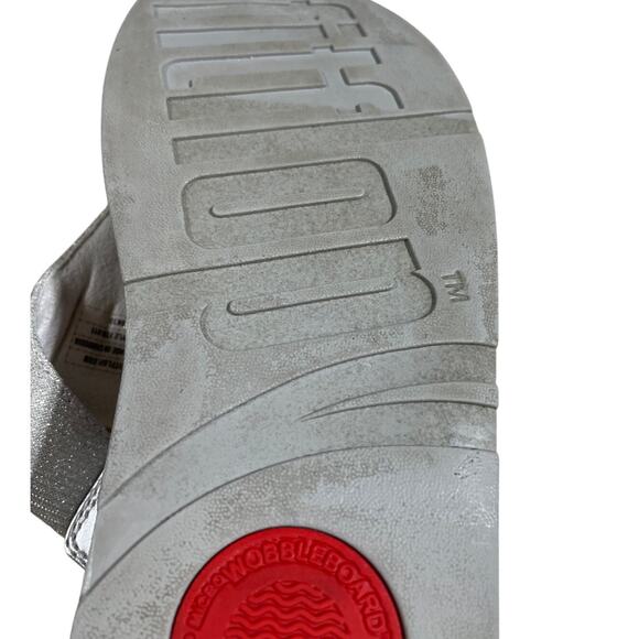 Fitflop Lulu Shimmerlux Thong Sandal Silver Women's Size 9 Excellent Condition - Picture 8 of 10